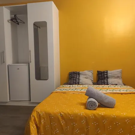 Couette-café Paris Cosy Private With Shared Space - Privée Avec Espace Commun Paris 3*